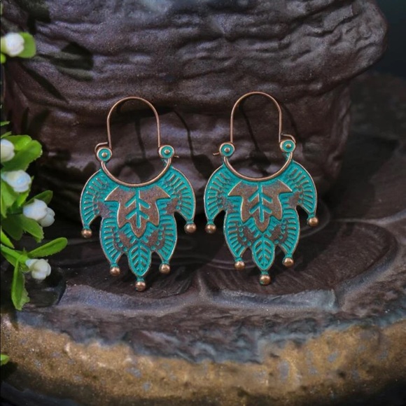 Jewelry - ‼️$4 Sale‼️🌻 Ancient Bronze Textured Metal Drop Earrings